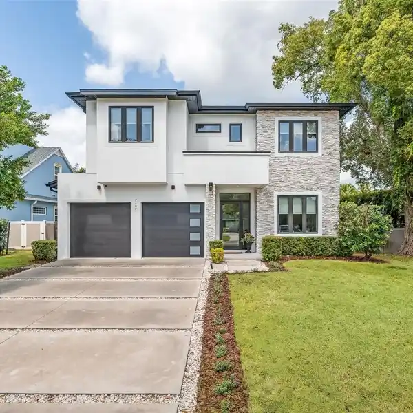 CUSTOM DESIGN MEETS RESORT-STYLE LIVING