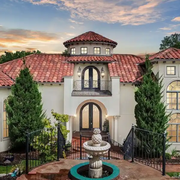 MEDITERRANEAN ELEGANCE WITH GRAND PONDSIDE VIEWS