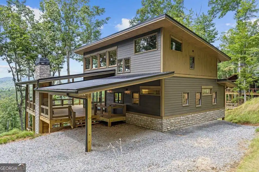 Mountain Modern Retreat in the Aska Adventure Area