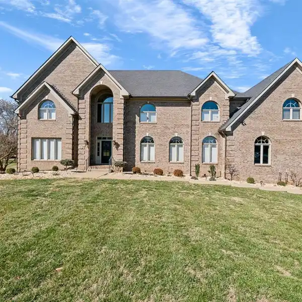 BREATHTAKING BRICK ESTATE