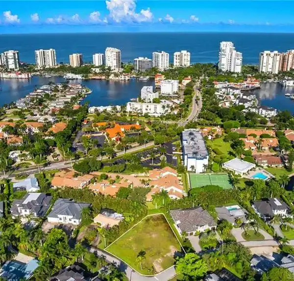 PRIME RESIDENTIAL LOT IN COVETED PARK SHORE