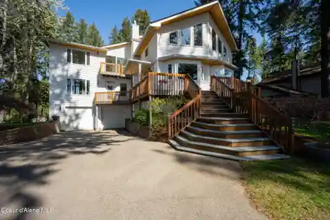 Spacious Home with Lake Access