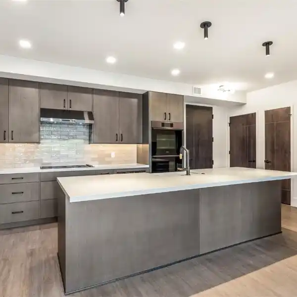 WONDERFUL HOME AT THE BASE OF MOUNT ROYAL