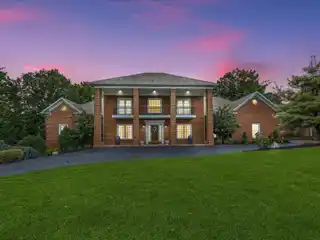 Stunning Six Bedroom Estate in Prime Location