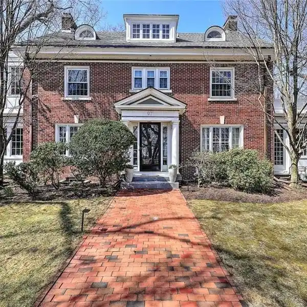 BRICK GEORGIAN IN BLACKSTONE PARK
