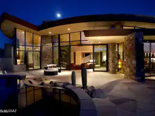An Unparalleled Blend of Contemporary Elegance and Southwestern Charm