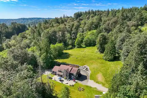 Custom-Built Luxury Meets Pacific Northwest Charm