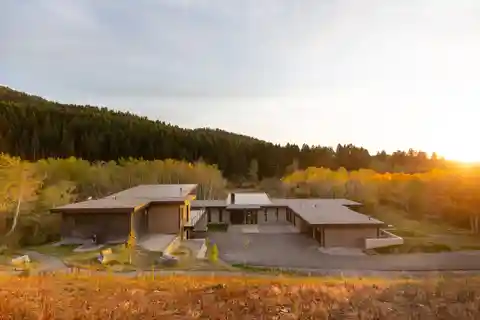 Breathtaking Modern Luxury Estate on 14 Acres