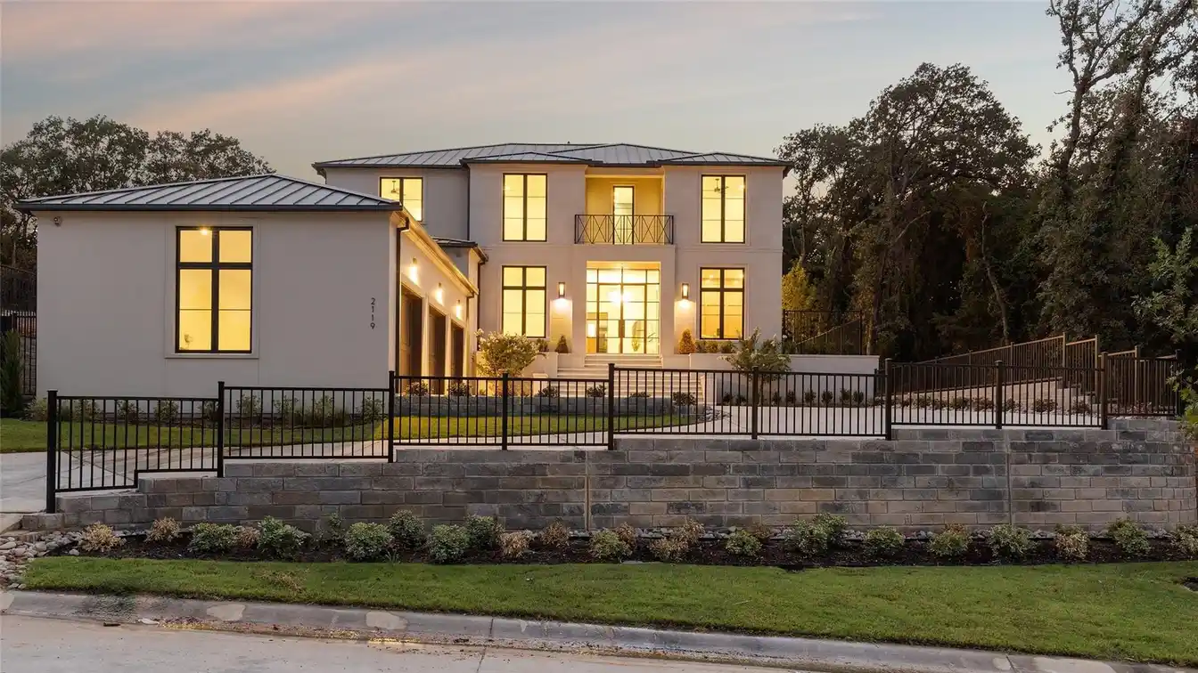 Exquisite Heritage Home in the Knolls in Westlake