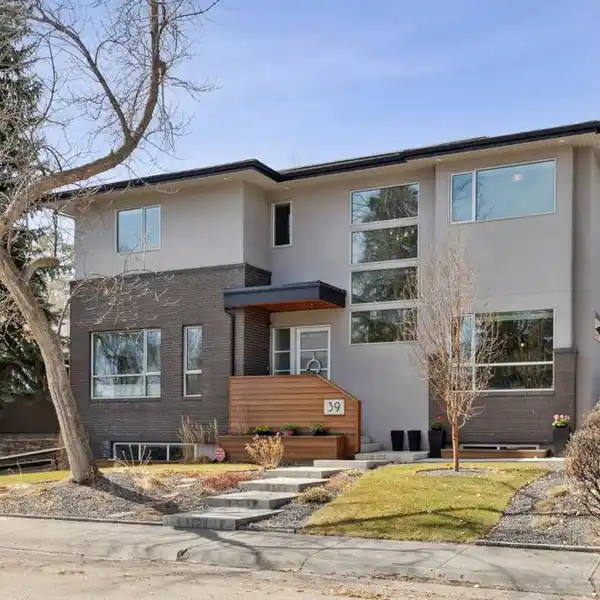 EXQUISITE HOME IN AN UNPARALLELED LOCATION