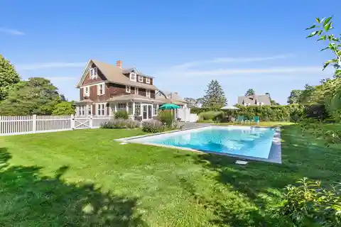 Six Bedroom Country Traditional Home for Rent