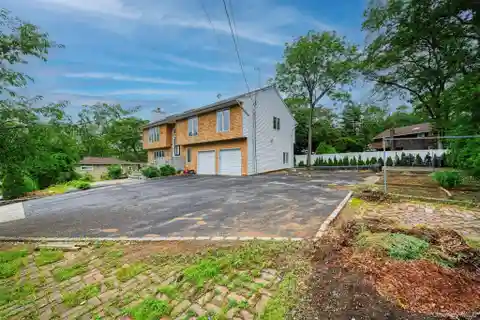 Extraordinary Home Blending Luxury and Comfort
