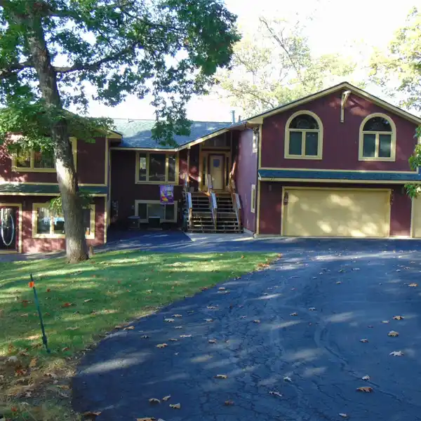 UNIQUE LAKE MASTERPIECE WITH SCENIC VIEWS