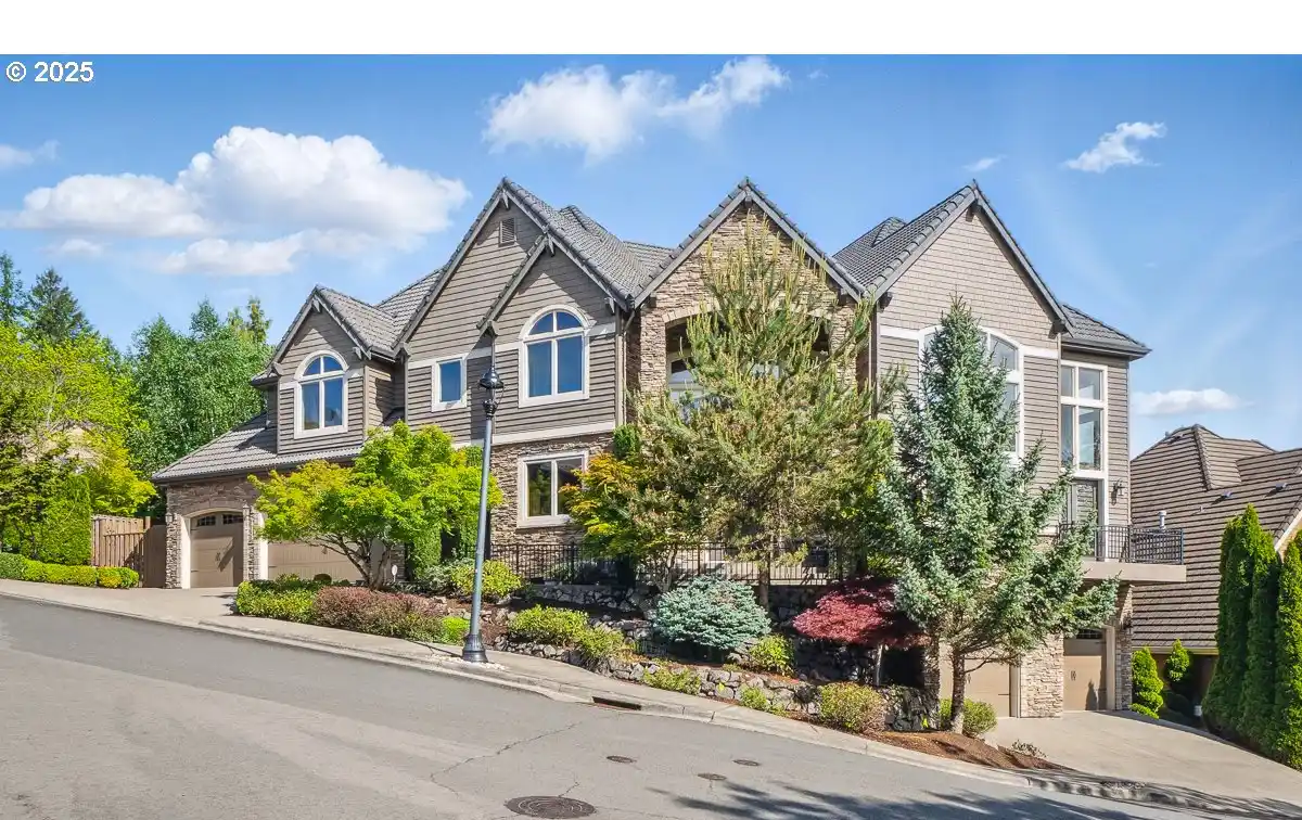 Exquisite Home in Sought-after Renaissance Pointe