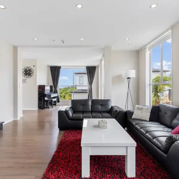 MAGNIFICENT HOME BATHED IN NATURAL LIGHT