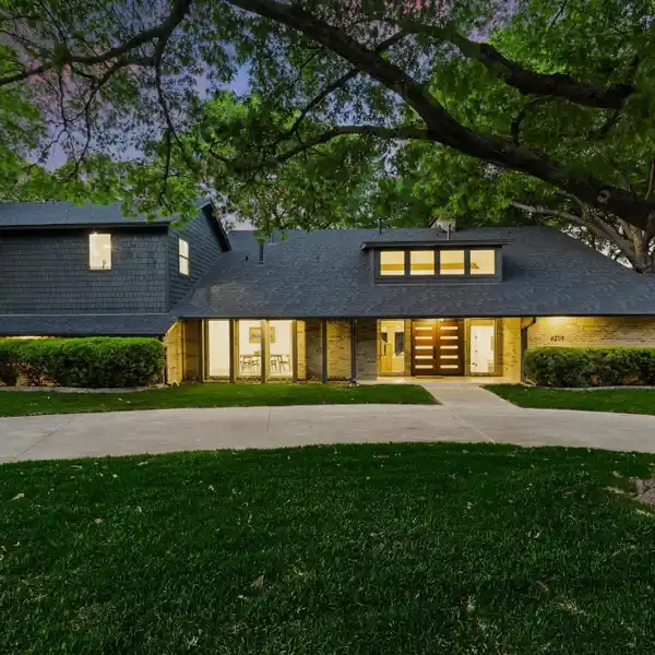EXQUISITELY RENOVATED MID-CENTURY MODERN SMART HOME