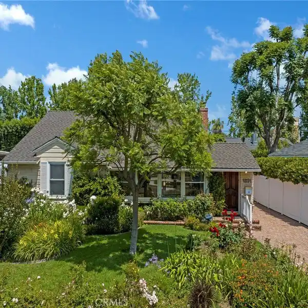 GENEROUSLY SIZED HOME AWAITING YOUR PERSONAL TOUCHES