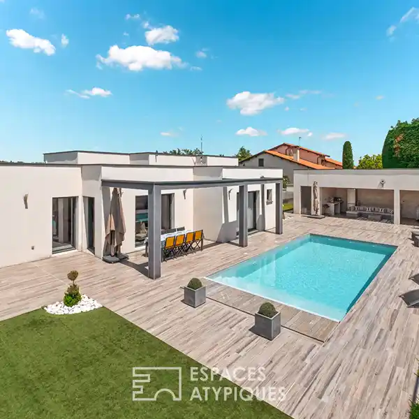 MAGNIFICENT CONTEMPORARY VILLA