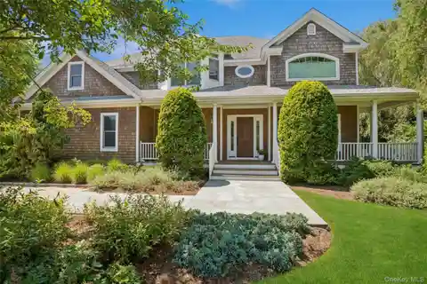 Hampton-Inspired Estate with Resort-Style Elegance