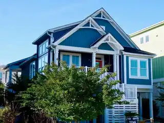 Where Ocean Waves Meet the Comfort and Luxury of Modern Living