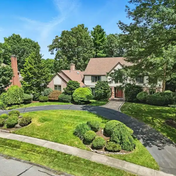 PREMIER NEIGHBORHOOD GEM WITH CUSTOM CHEF’S KITCHEN