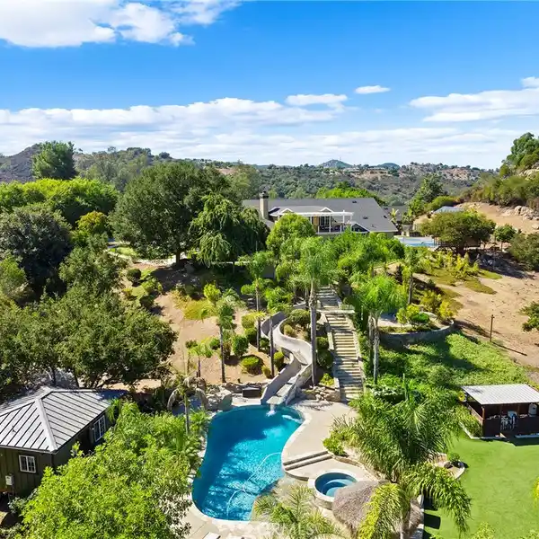 SPECTACULAR RESORT-STYLE ESTATE