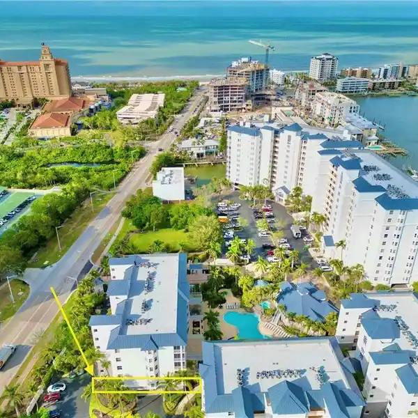 HIGHLY SOUGHT-AFTER REGATTA END UNIT