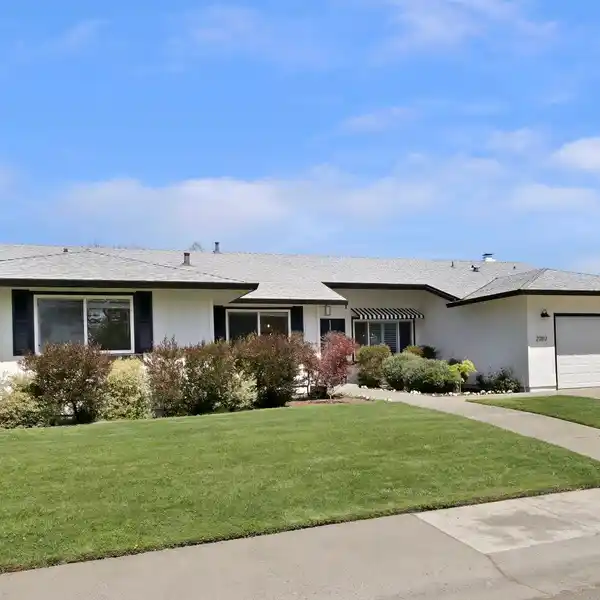MODERN FARMHOUSE IN SIERRA OAKS