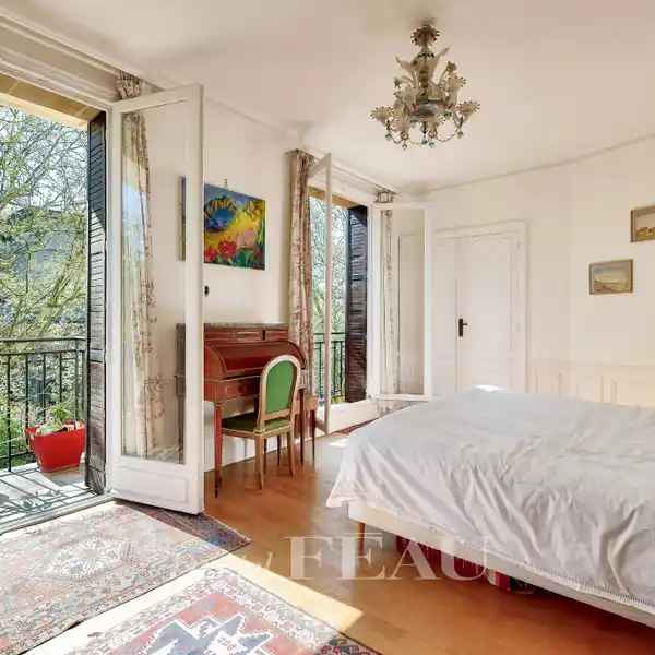 SPACIOUS APARTMENT WITH WIDE BALCONIES