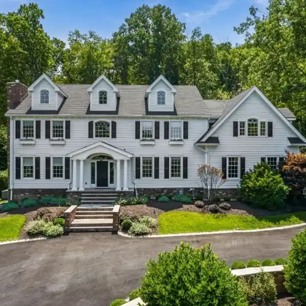 ELEGANT LUXURY COLONIAL HOME ON 1.8 GORGEOUS ACRES