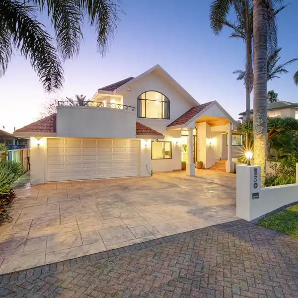 ARCHITECTURAL ELEGANCE IN SOUGHT-AFTER WEST HARBOUR