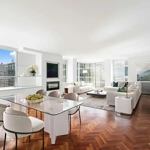 HIGH-FLOOR CORNER RENTAL WITH EXCITING SKYLINE VIEWS