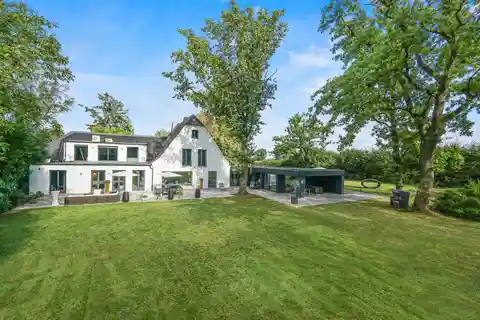 Living on the Rhine Dam - Exclusive Villa on Secluded Park Land
