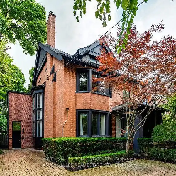 MAGNIFICENT COMPLETELY RENOVATED RESIDENCE