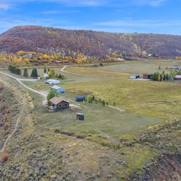 PANORAMIC RANCH VIEWS WITH PEACEFUL PRIVACY