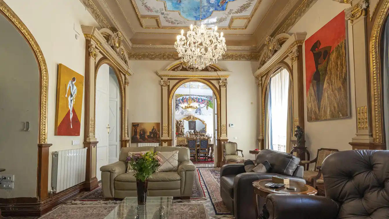 Elegant Apartment in a Historic Building