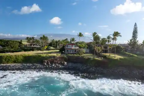 Oceanfront Home and Cottage on Maui's North Shore