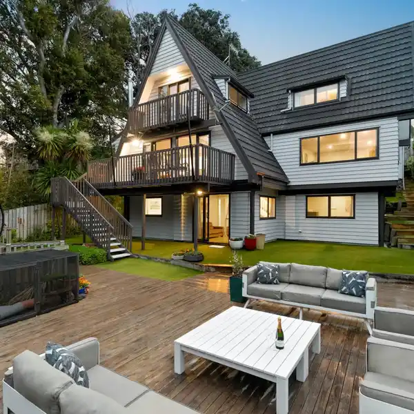 EXTENSIVELY RENOVATED BEAUTY