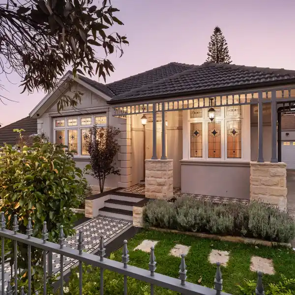 BEAUTIFULLY RENOVATED CALIFORNIAN BUNGALOW