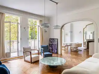 Apartment Overlooking the Champ-De-Mars and the Eiffel Tower