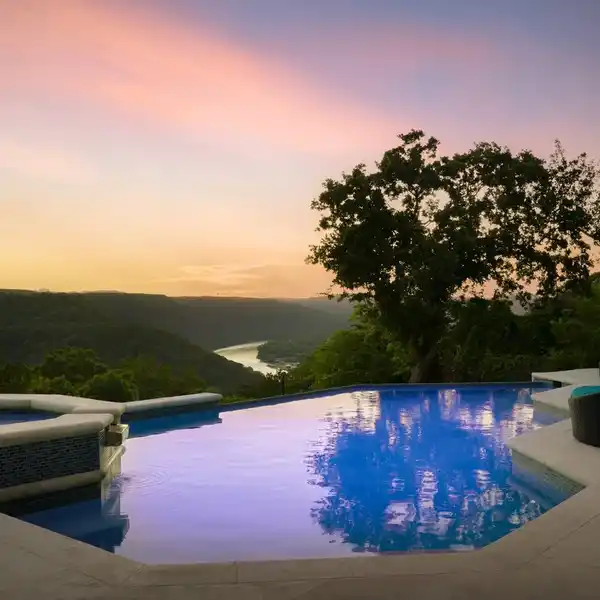 BREATHTAKING HILL COUNTRY RETREAT