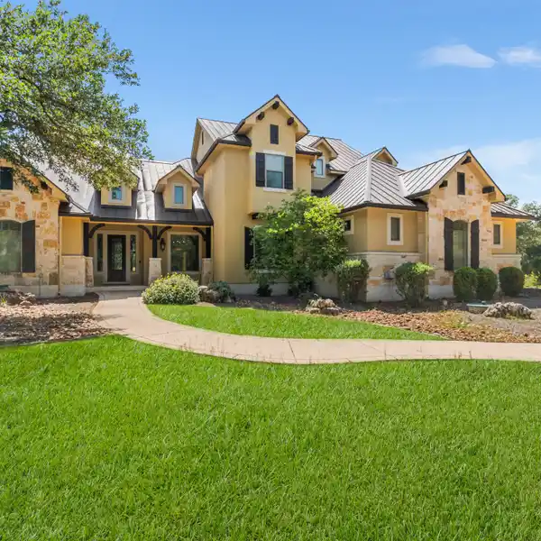 PRIVATE CORDILLERA RANCH HOME WITH MODERN FLAIR