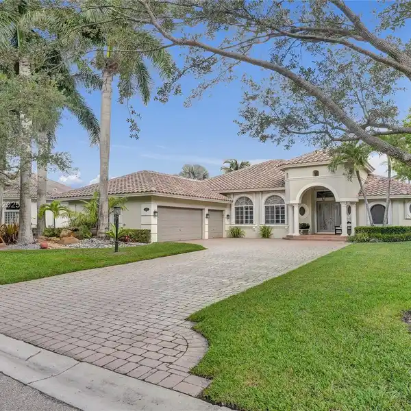 STUNNING HOME IN SOUGHT-AFTER HERON BAY