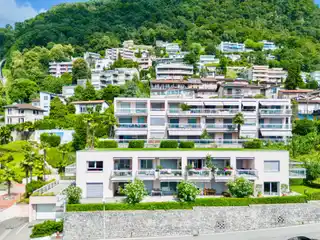 Charming Apartment with Breathtaking Lake Views