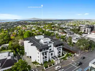 Sleek Penthouse on the Edge of Remuera Village
