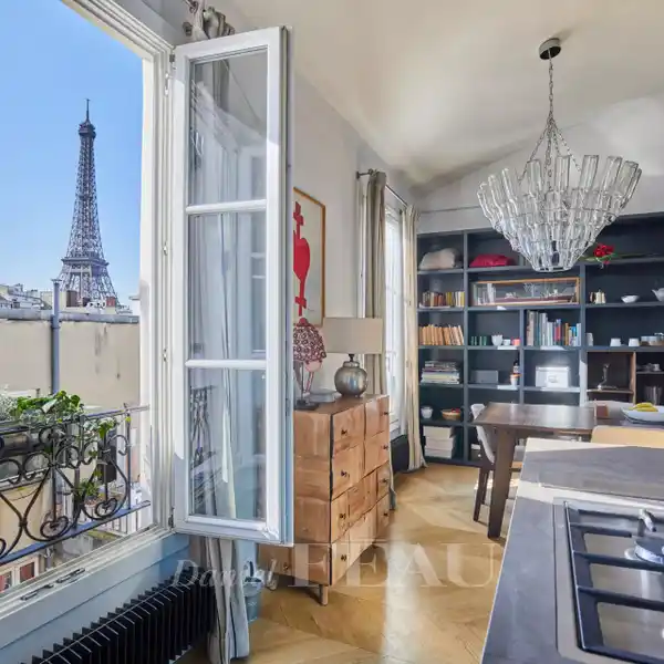 BRIGHT AND PEACEFUL TOP-FLOOR SPLIT-LEVEL APARTMENT