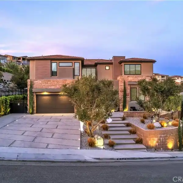 GRAND ESTATE WITH DESIGNER INTERIORS AND RESORT-STYLE OASIS