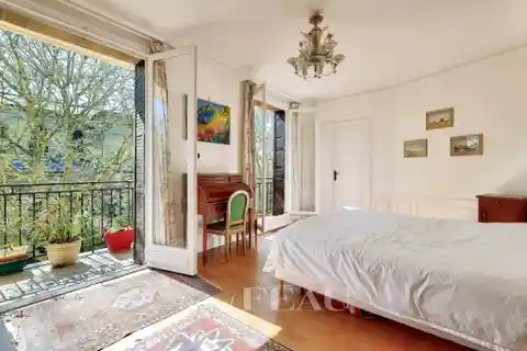 Spacious Apartment with Wide Balconies