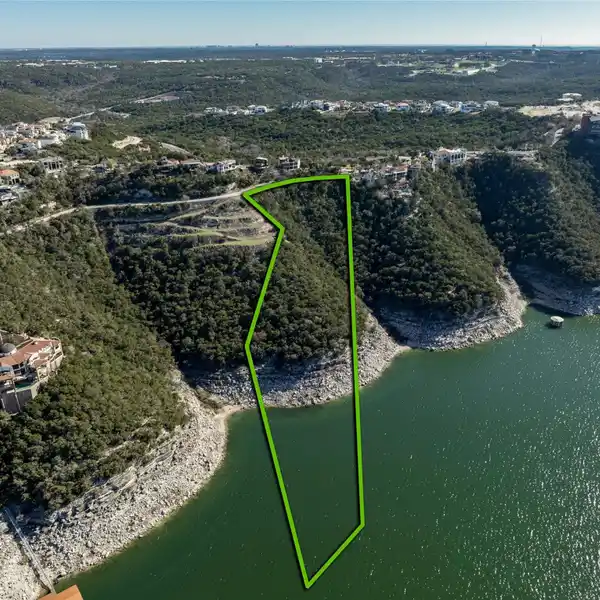 PRISTINE LAND OVERLOOKING SPARKLING LAKE TRAVIS