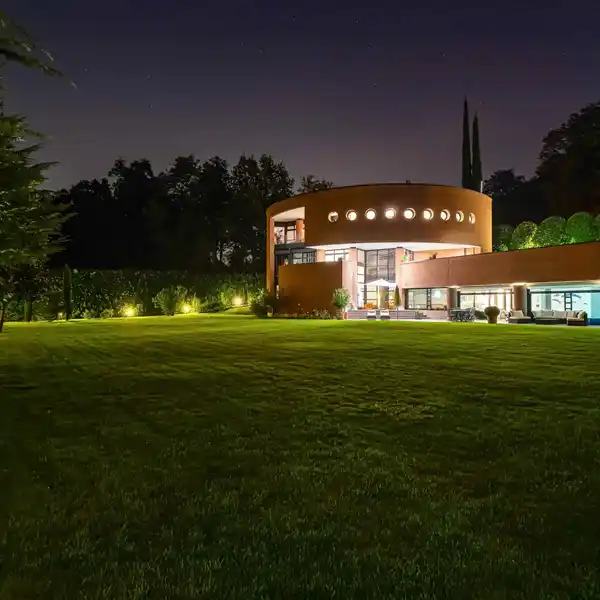 UNIQUE CONTEMPORARY HOME IN A LUSH PRIVATE SETTING